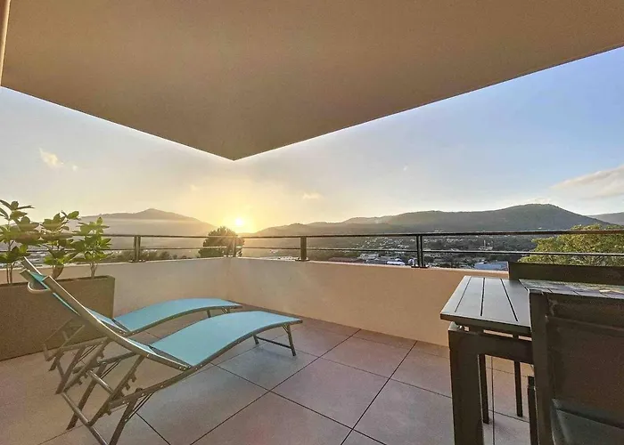 Avec Tres Jolie Vue *