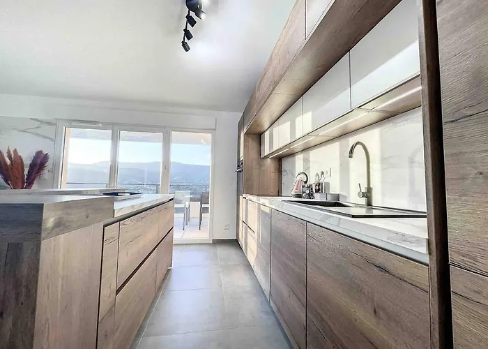 Avec Tres Jolie Vue *