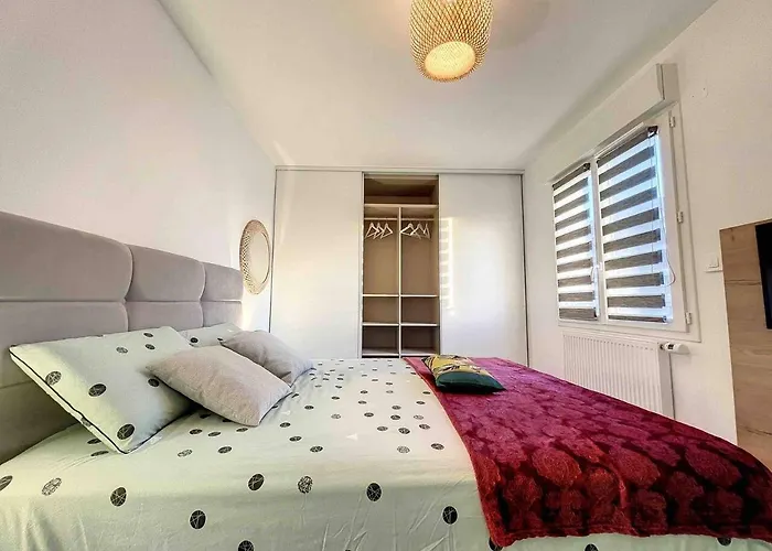 Appartement Avec Tres Jolie Vue Ajaccio (Corsica)