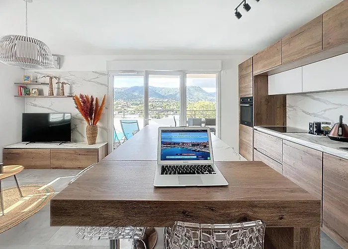 Appartement Avec Tres Jolie Vue *